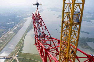 安徽淮河畔274.9米高輸電鋼管塔成功封頂，電力工程新里程碑